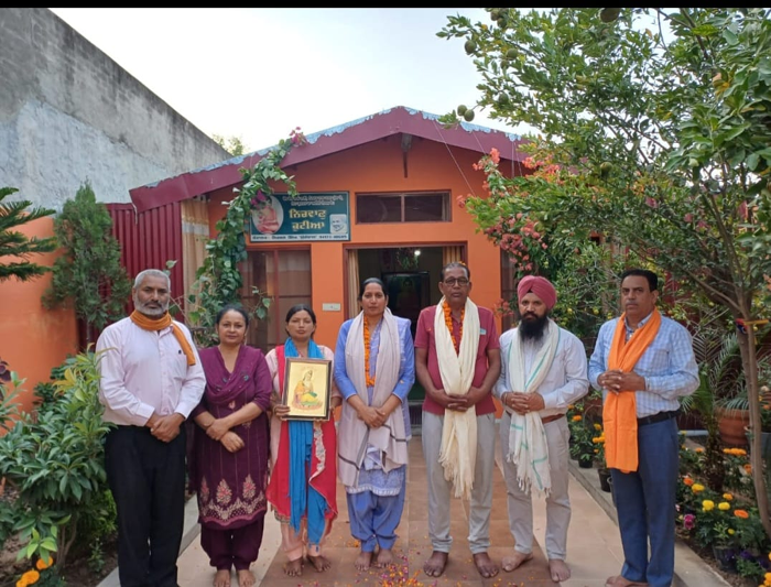 ASI during the event held at Nirvanu Kutia Mahilpur. Sukhdev Singh was honored